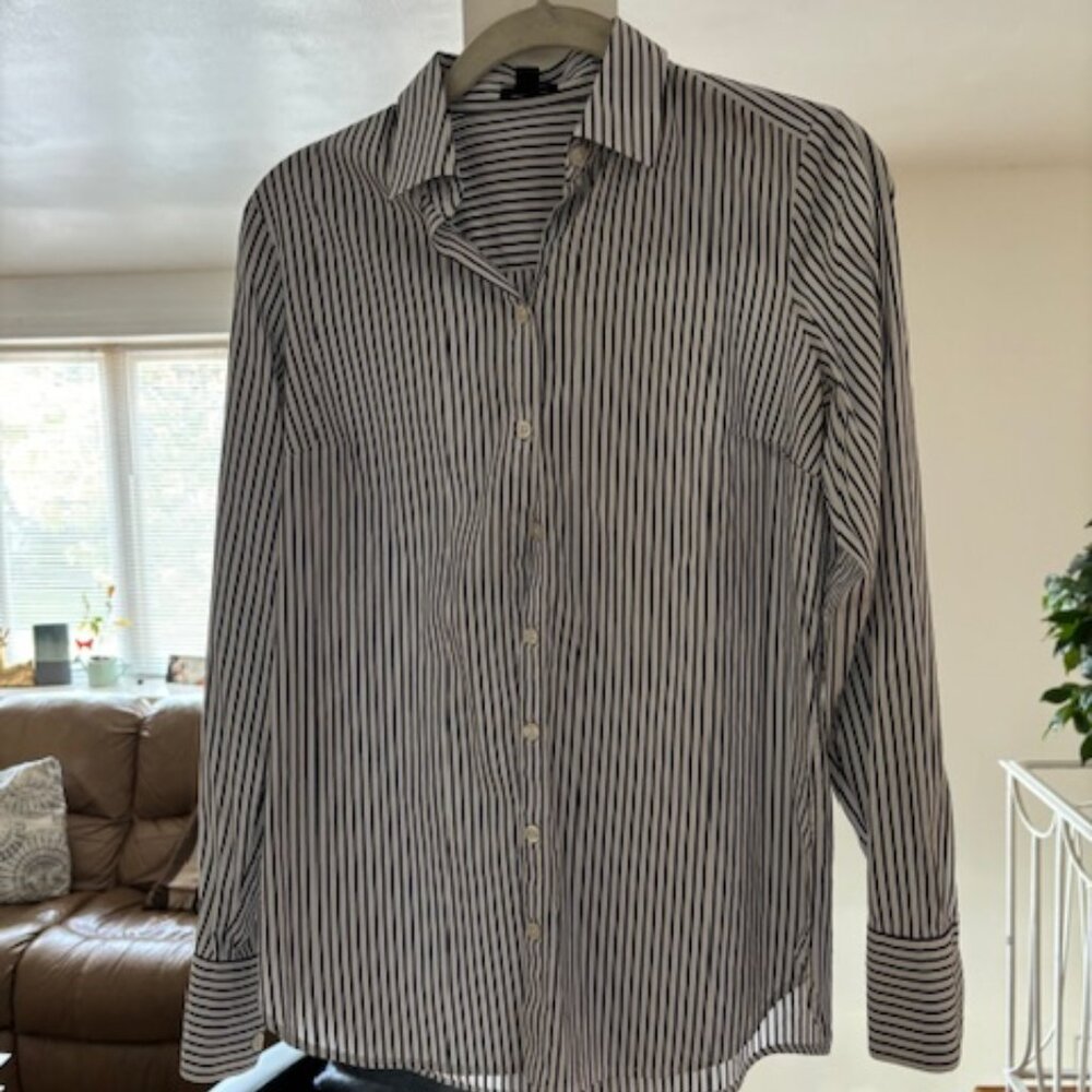 WOMANS ANN TAYLOR DRESS SHIRT SIZE 4